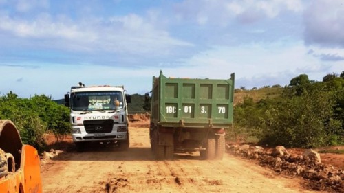 Giòn giã tiếng động cơ trên cao tốc Vĩnh Hảo - Phan Thiết